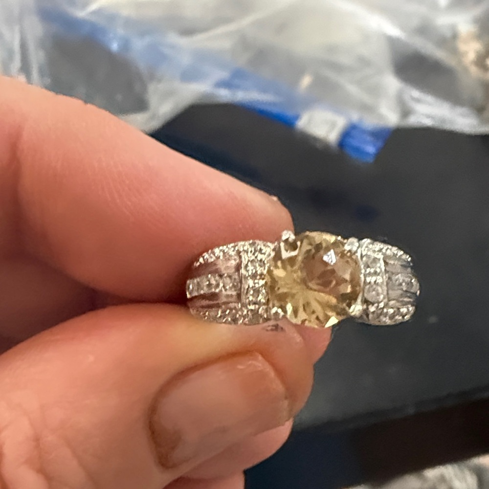 Elegant Champagne Citrine and sterling Silver Ring - size 6 - Picture 2 of 5